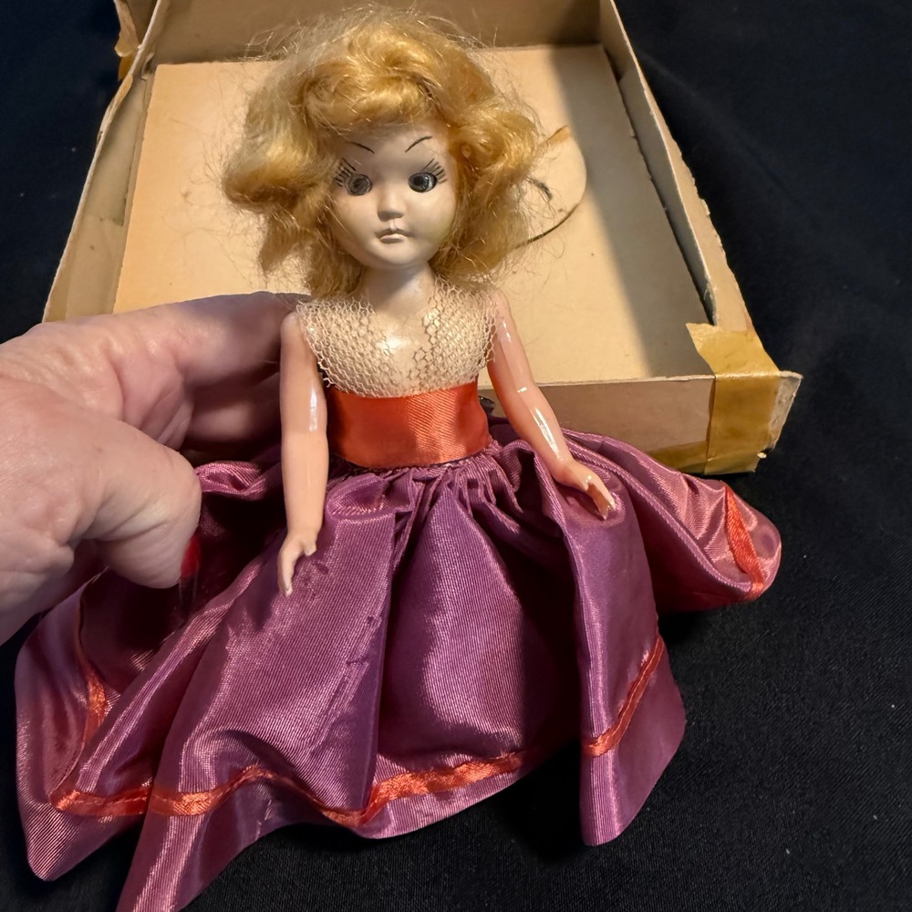 Vintage 1950s International Costume Doll Set w/ Boxes, Hong Kong, 5 Dolls - Picture 6 of 12